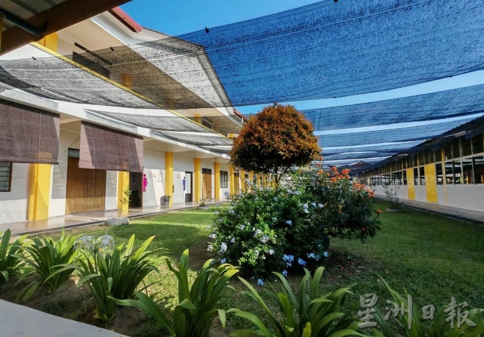 东:(已签发)玻璃口华小打造独特打卡美景校园