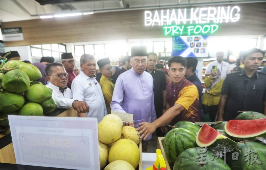 安华盼“全球坚韧船队”顺利抵加沙 促以色列停止暴行