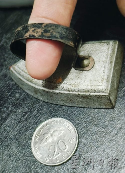 28/9各地方版：星角摄：传统熨斗设计不一 火炭熨斗和铸铁熨斗诉说陈年故事