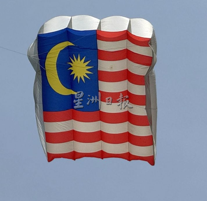 来看风筝飞飞飞·甲国际风筝节梦幻登场