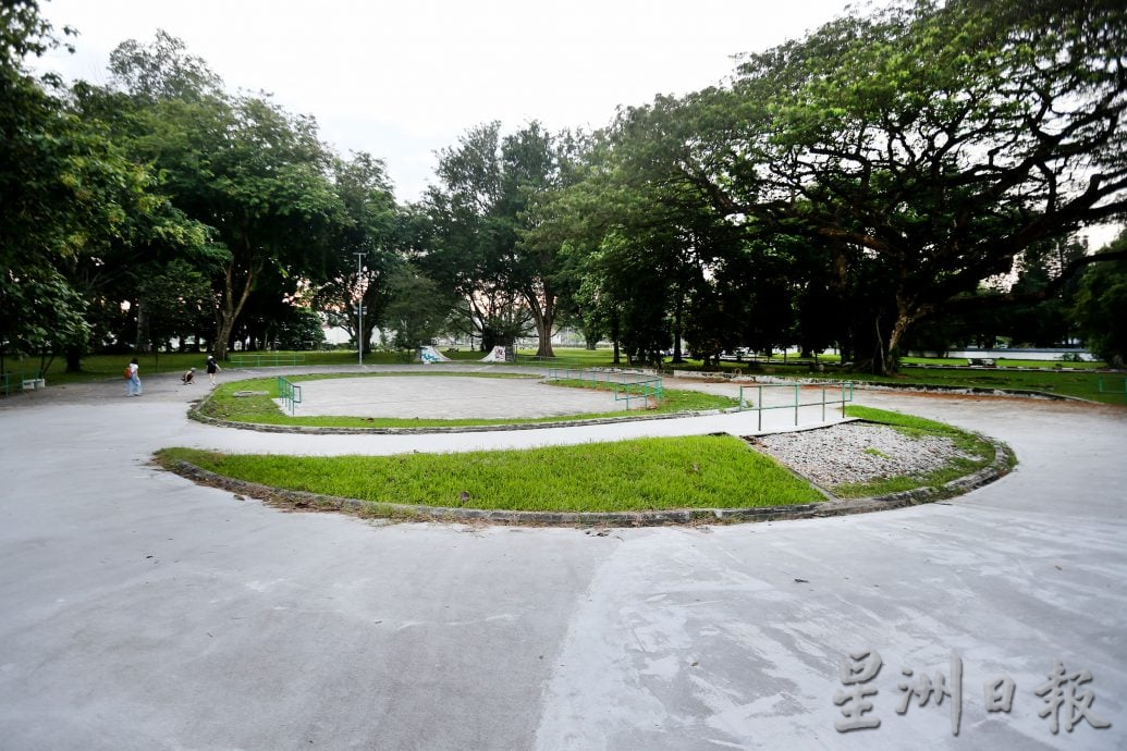 【流金岁月】★9月27日刊登／大霹雳封底主文／／一脚轮滑绝技出神入化 雪屐场培育偶像大明星