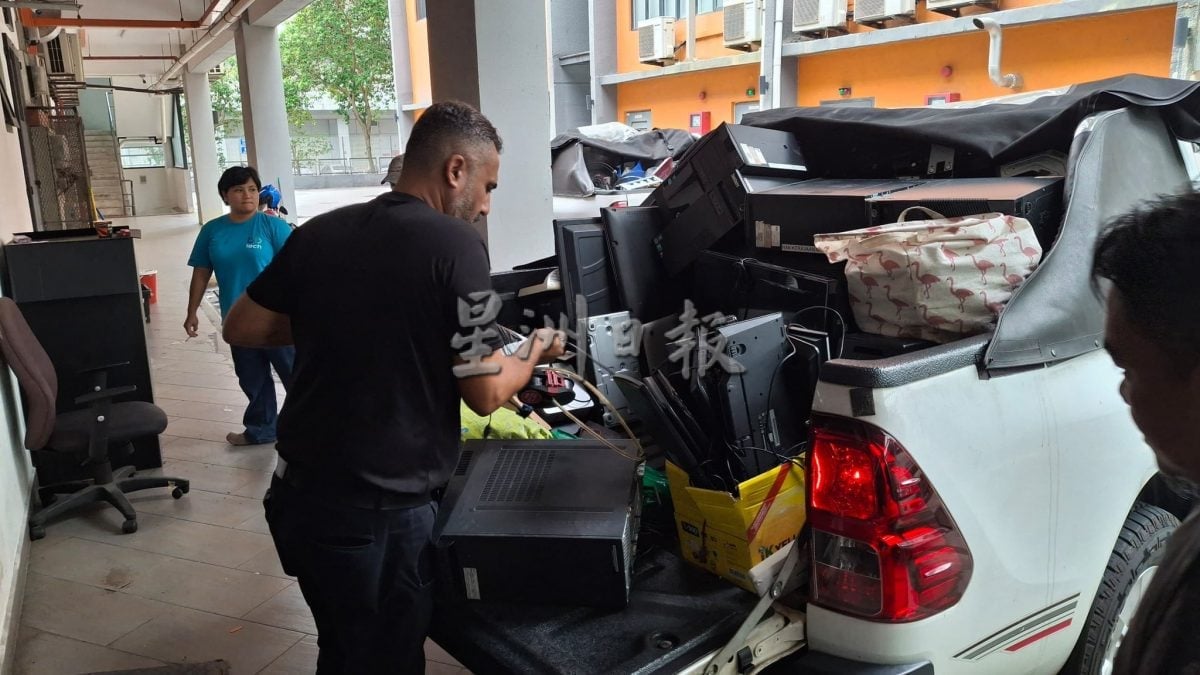 大都会/市议会再回收300kg电子废料/4图