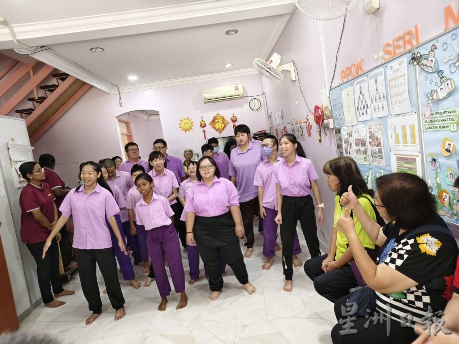 东:百乐县林氏宗亲会响应总会推动的爱心慈善活动 为直凉特殊培训关怀中心学生献上关怀