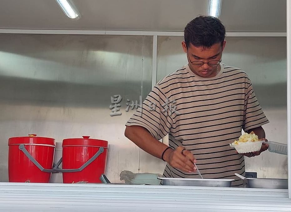 (古城封面主文)爱心餐车减轻外食者的负担