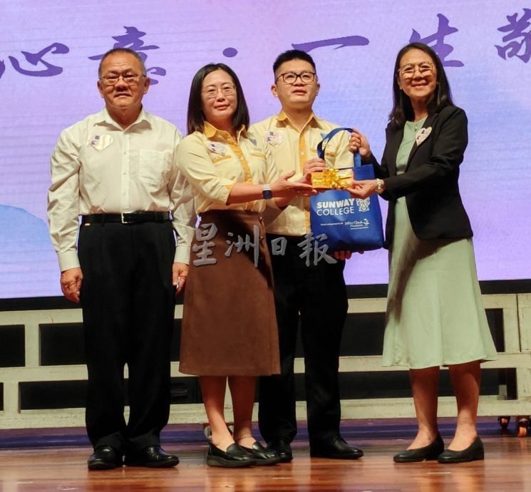 大都会（版4头）：巴生中华独中今日举行教师节感恩庆典