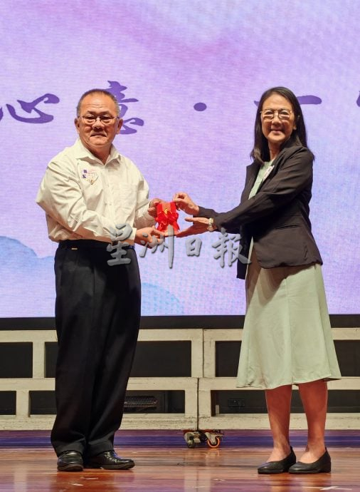 大都会（版4头）：巴生中华独中今日举行教师节感恩庆典