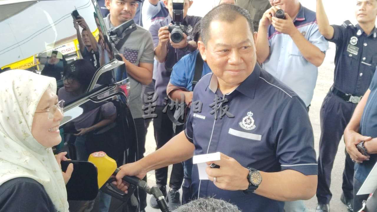 （已签发）柔：**版二头**拉哈曼首体验BUDI 95   赞让全柔9534活跃警员受惠