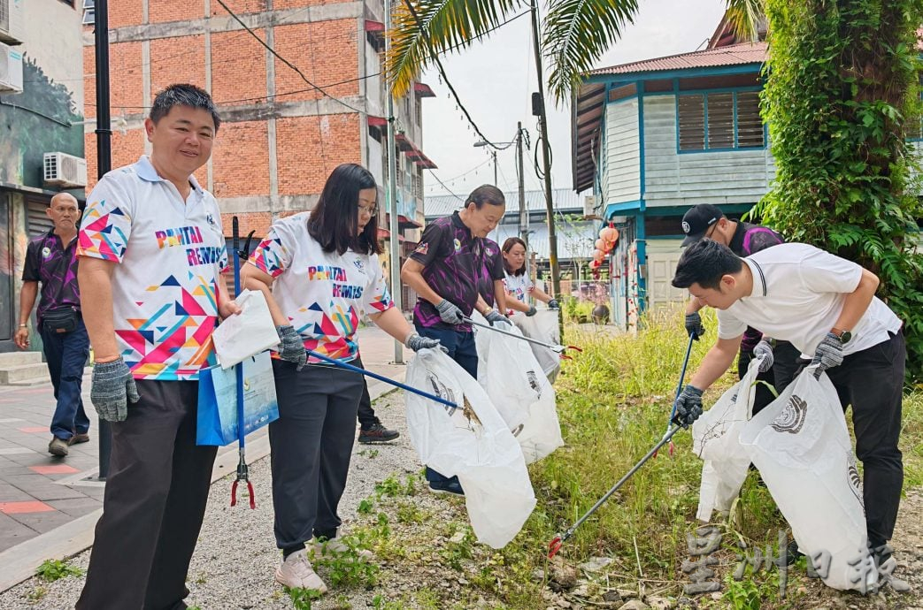 清洁大马日曼绒站 官员师生民众300人参与