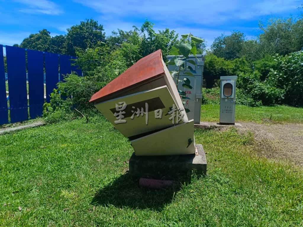 （古城第三版主文）幸福花园废车丢弃路边 霸占公共空间及衍生卫生问题