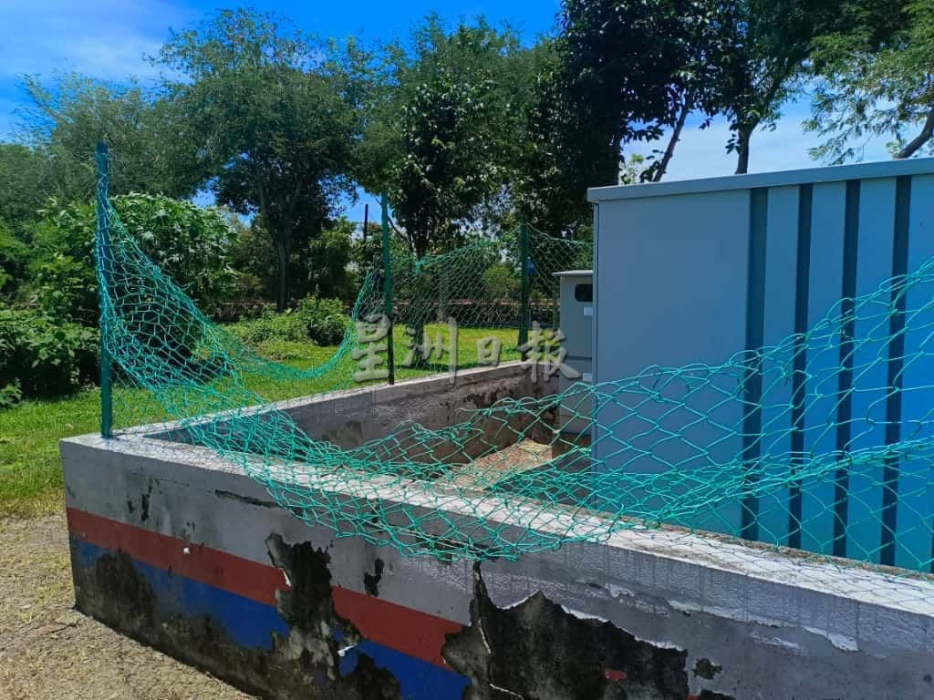 （古城第三版主文）幸福花园废车丢弃路边 霸占公共空间及衍生卫生问题