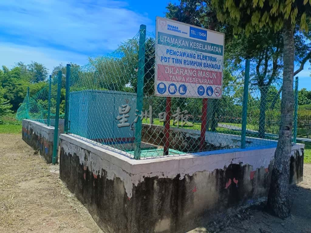 （古城第三版主文）幸福花园废车丢弃路边 霸占公共空间及衍生卫生问题