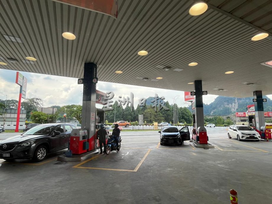 军警率先打补贴RON95 新系统适应中操作顺利