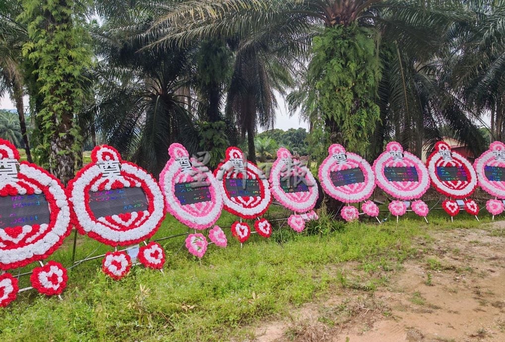 摩托翻覆母子双亡| 平时驾车当晚改骑摩托车 约2公里就到家遇死神拦截