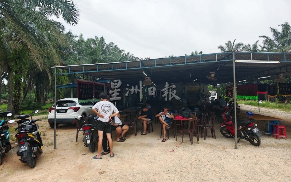 摩托翻覆母子双亡| 平时驾车当晚改骑摩托车 约2公里就到家遇死神拦截