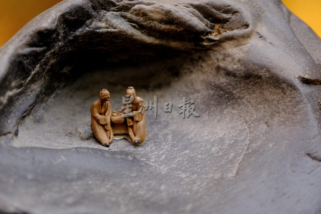 东:已签发：2025年全国盆栽雅石展赛开幕仪式