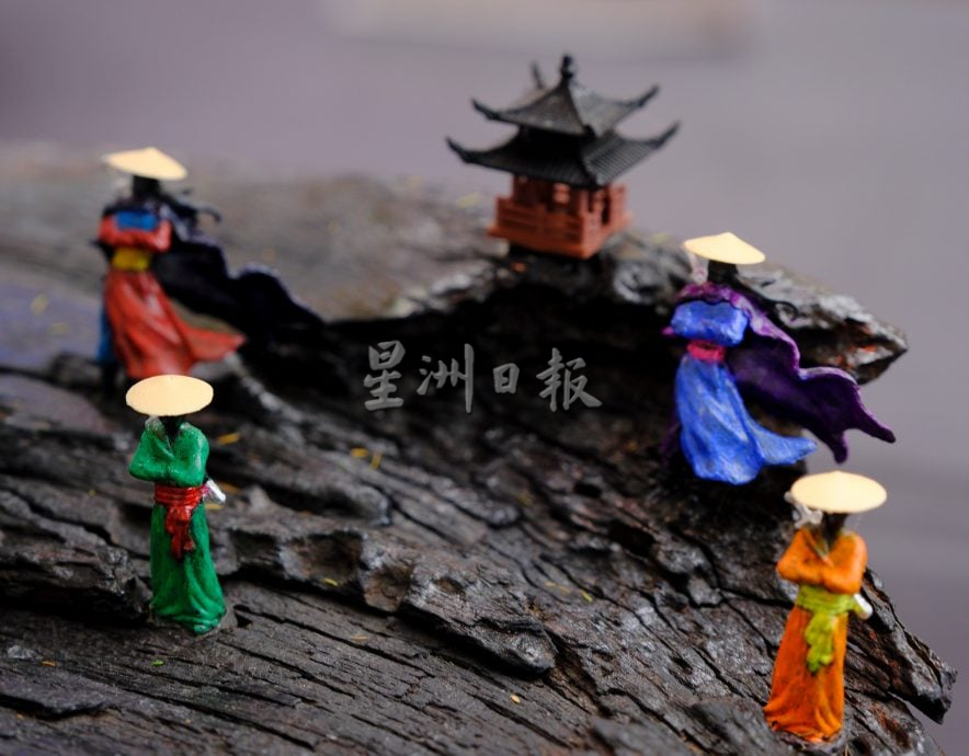 东:已签发：2025年全国盆栽雅石展赛开幕仪式