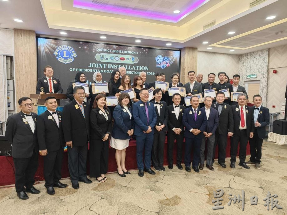 东：国际狮子会308B1区第一专区7个分会同步举行新届会长及董事会宣誓就职礼，并接纳一批新会员入会，继续壮大组织。