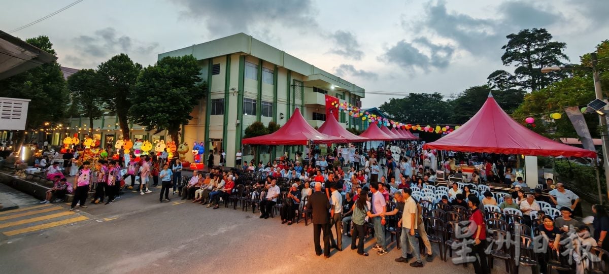 (已签发)柔:**版头**峇华中课室布置活动 列入马来西亚纪录大全