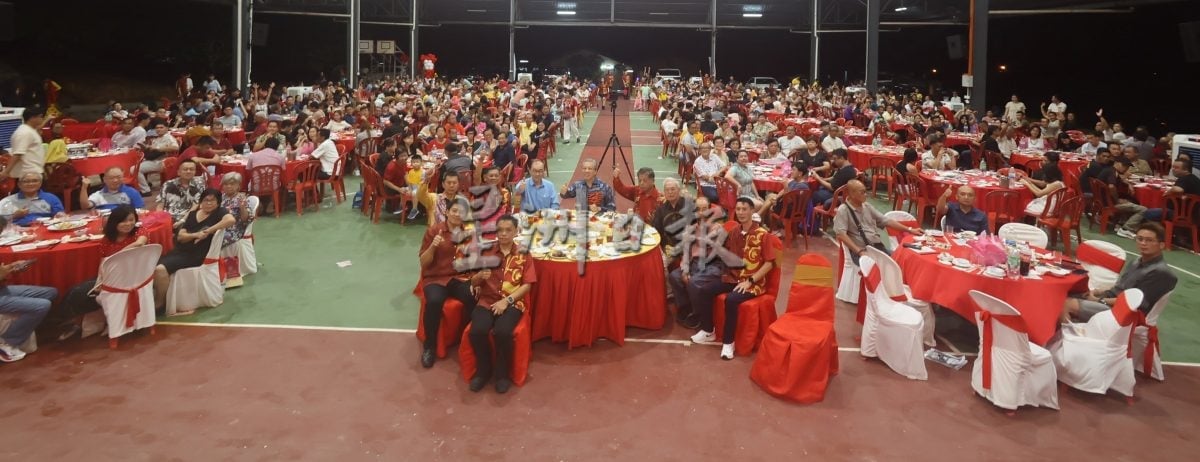 东:已签发:马兰华小永久名誉顾问丹斯里廖中莱呼吁家长与老师,正确引导孩子使用手机与人工智能,继续发扬百年树人的华教精神