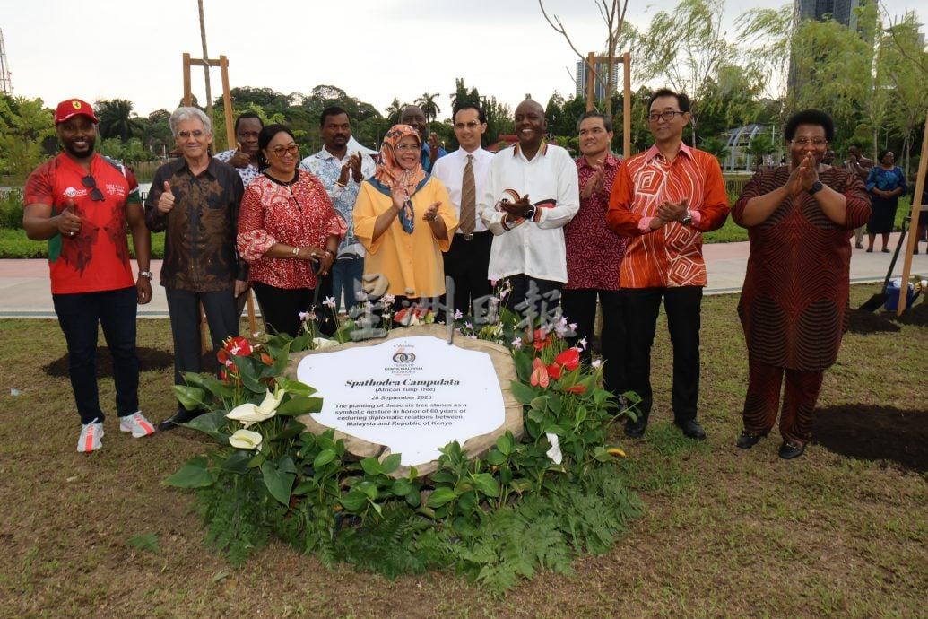 me03副文-大都会/DBKL植树 庆大马与肯雅60周年建交/2图
