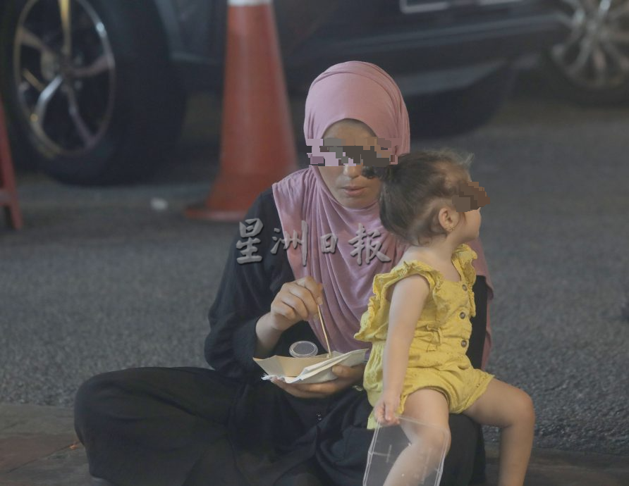 封面-大都会／阿罗街涌现外籍乞讨者／8图