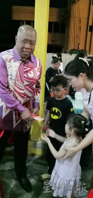 东(已签发):“关丹华团2025年中秋同乐会”开幕礼