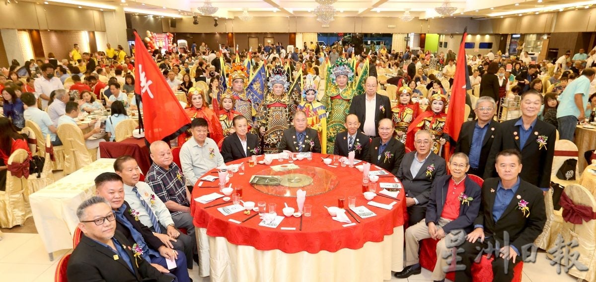 李源传吁政府增大学收生 留人才贡献国家