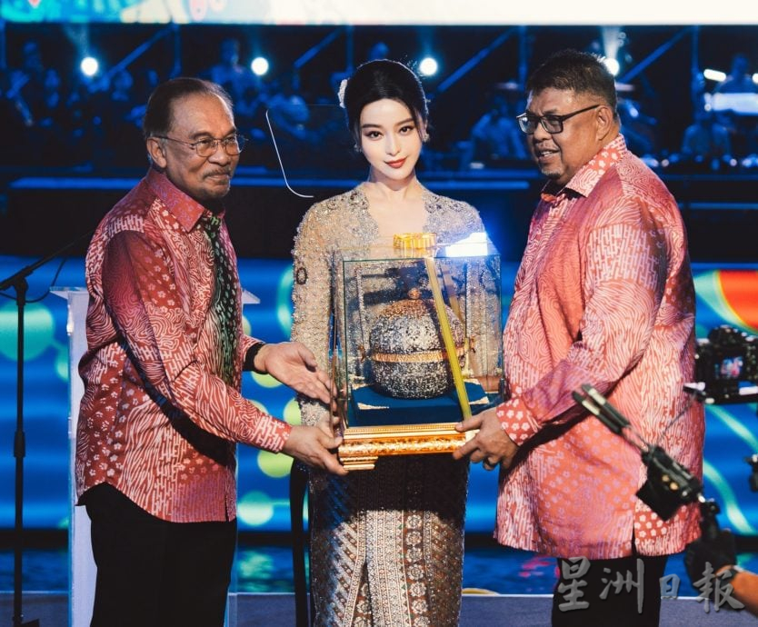 取代 （古城封面主文）2026大马旅游年甲州启航·数万人见证盛会