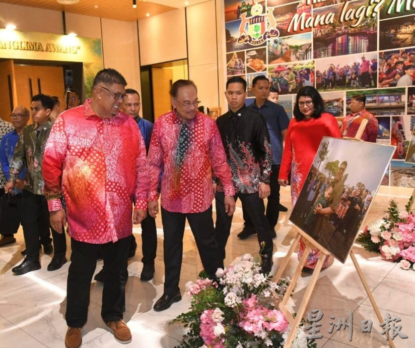 取代 （古城封面主文）2026大马旅游年甲州启航·数万人见证盛会