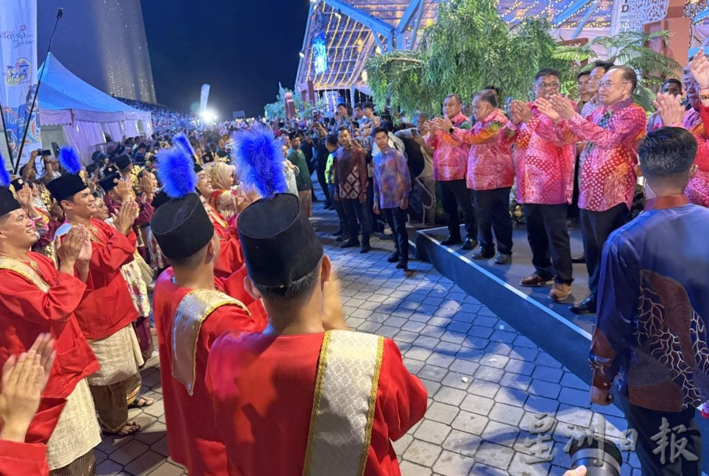 取代 （古城封面主文）2026大马旅游年甲州启航·数万人见证盛会