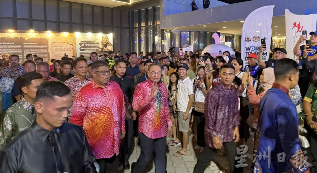 取代 （古城封面主文）2026大马旅游年甲州启航·数万人见证盛会