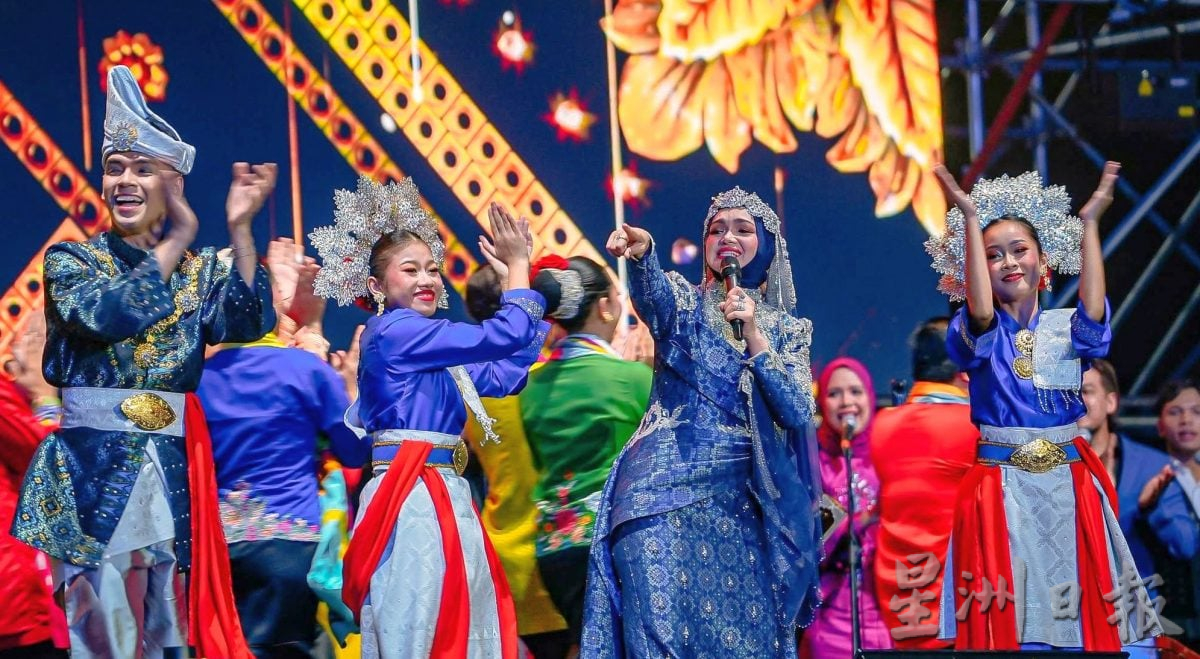 取代 （古城封面主文）2026大马旅游年甲州启航·数万人见证盛会