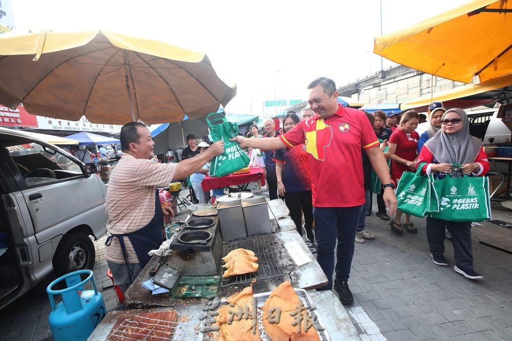 请改题，早报必下-大都会/梳邦再也市政厅拨款60万令吉提升蒲种山庄早市巴刹  黄思汉主持开幕礼