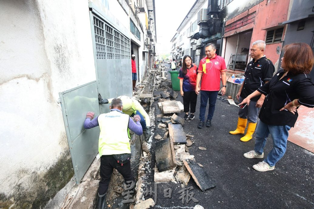 请改题，早报必下-大都会/梳邦再也市政厅拨款60万令吉提升蒲种山庄早市巴刹  黄思汉主持开幕礼