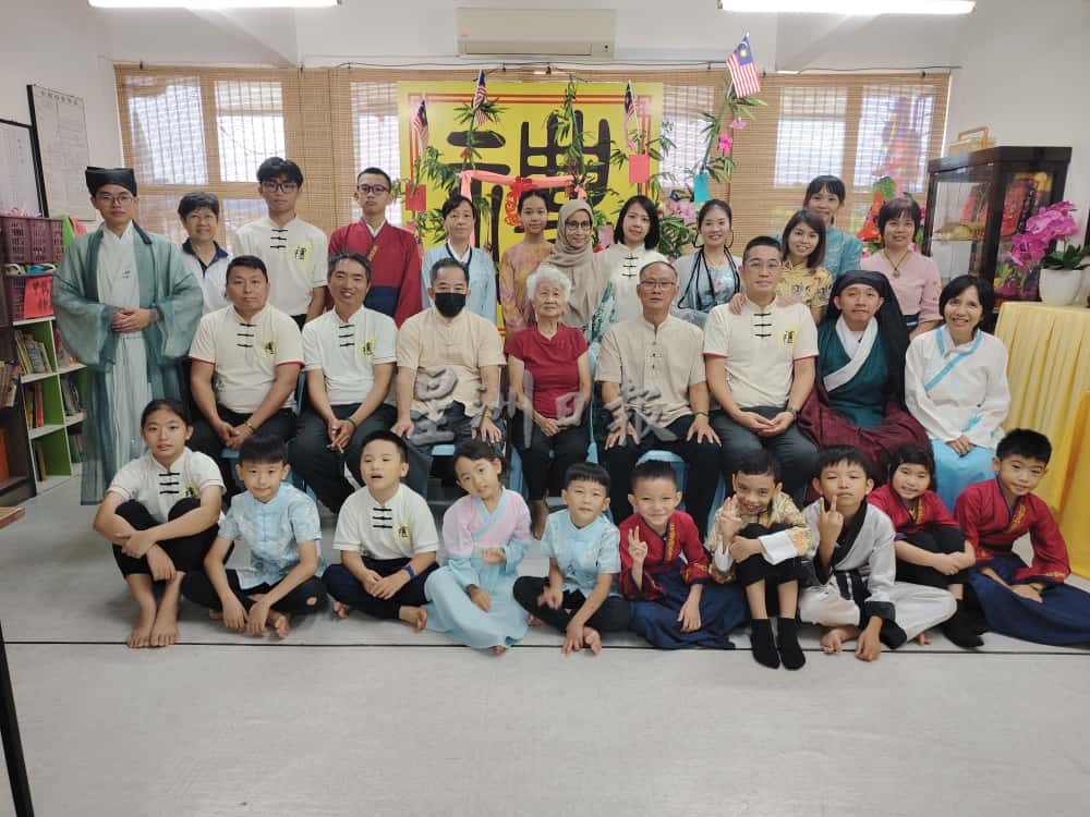 东:(已签发)孔子诞辰庆典弘扬中华文化 传统习俗中找回文化自信