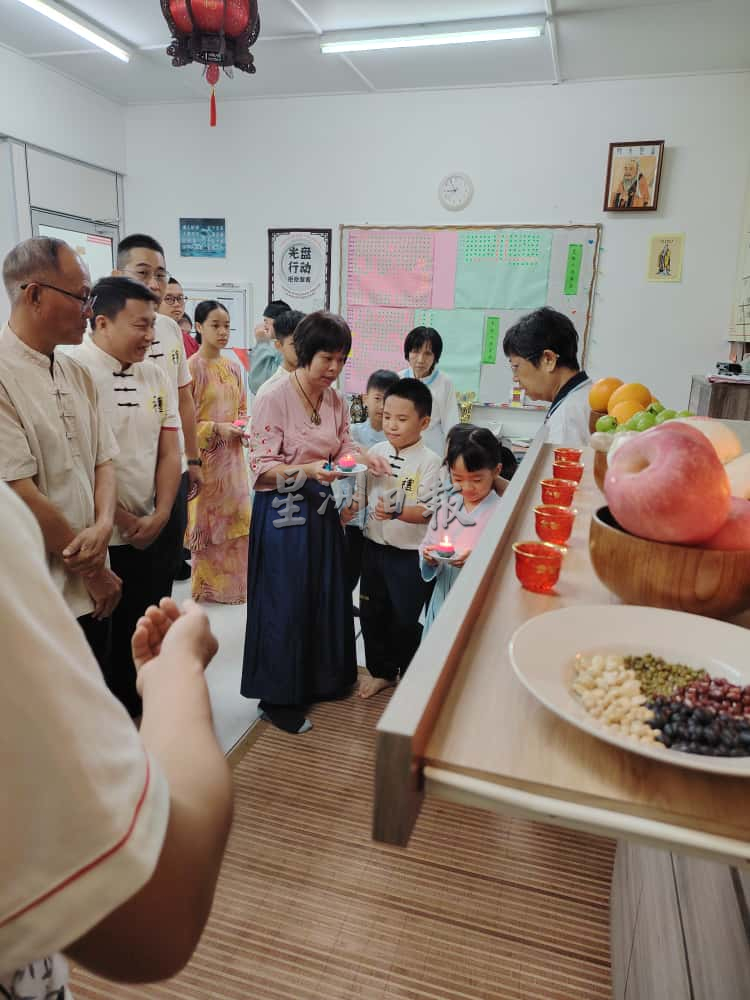 东:(已签发)孔子诞辰庆典弘扬中华文化 传统习俗中找回文化自信