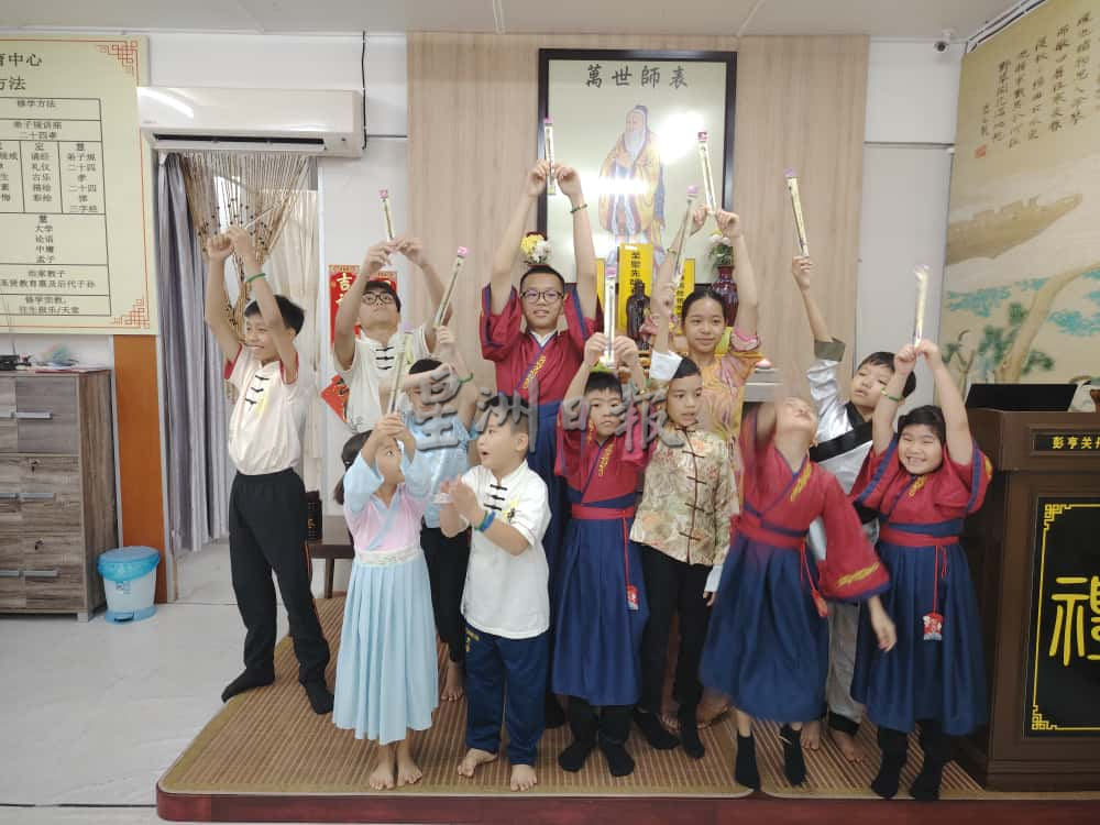 东:(已签发)孔子诞辰庆典弘扬中华文化 传统习俗中找回文化自信