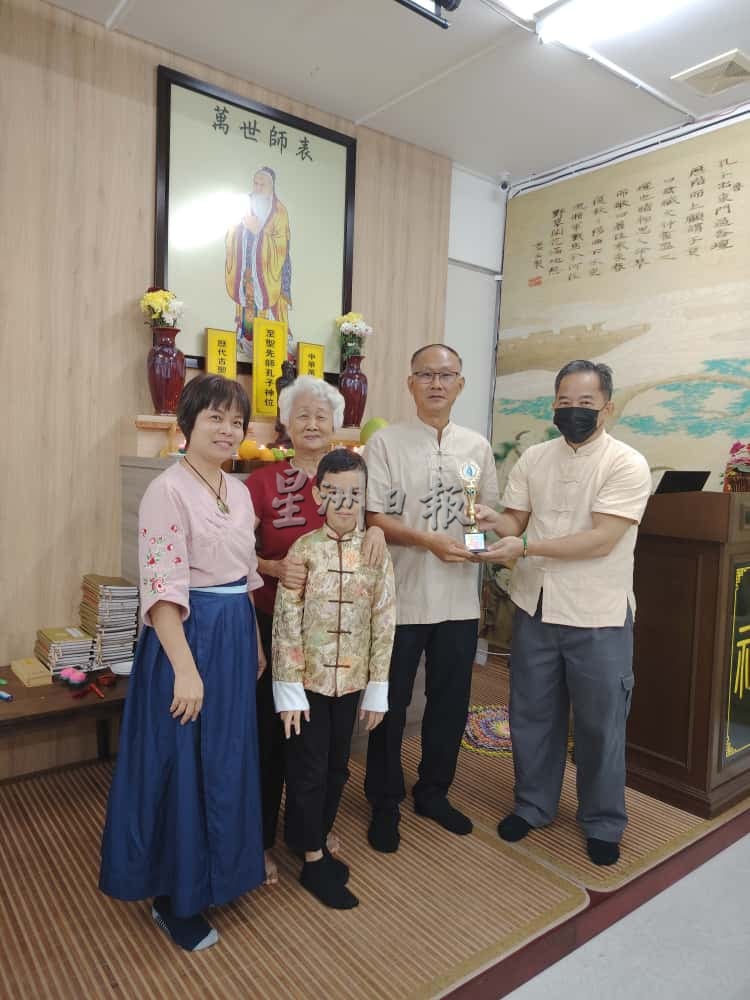 东:(已签发)孔子诞辰庆典弘扬中华文化 传统习俗中找回文化自信