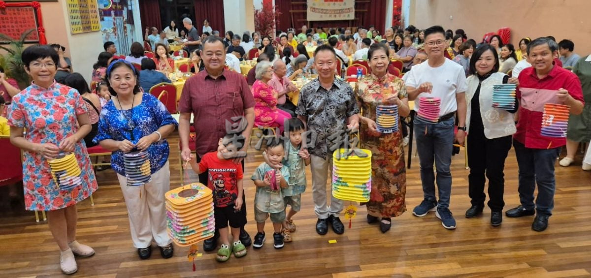 早报头（大都会）巴生客家公会和惠州会馆妇女康乐组联办中秋唱歌比赛