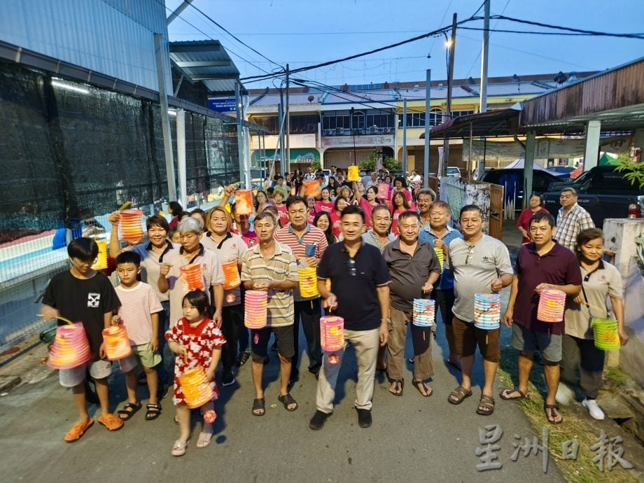 东:彭亨苏氏宗祠中秋晚会 宗亲提灯游行猜灯谜乐融融