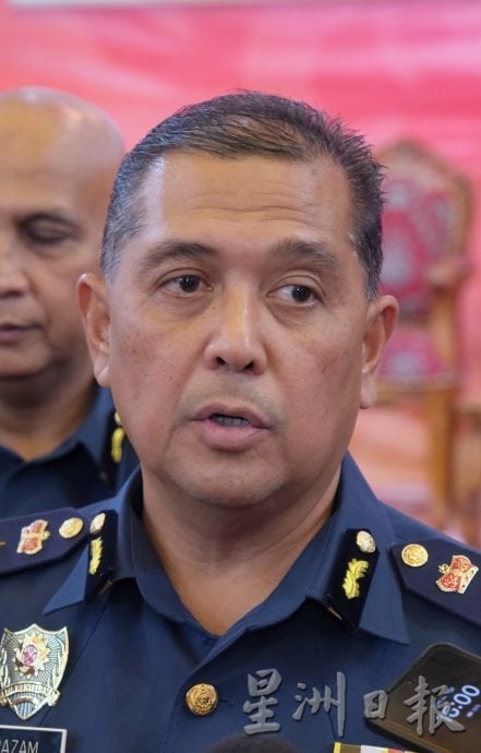 东:(已签发)彭亨州消拯局社区消防艇移交仪式、志愿消防队拨款及消防认证证书颁发仪式