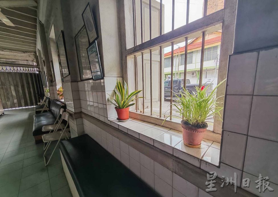 霹：1日见报∕封底主文∕老店寻踪｜百年药房呵护居民 见证社区变迁