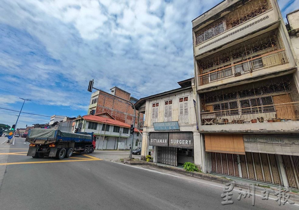 霹：1日见报∕封底主文∕老店寻踪｜百年药房呵护居民 见证社区变迁