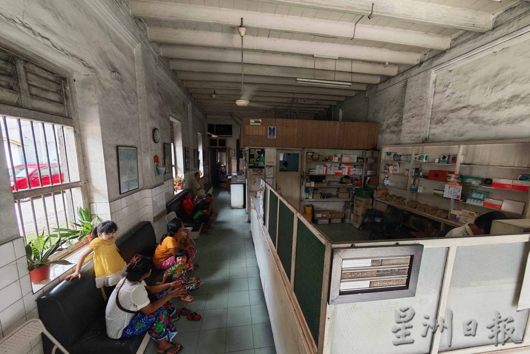 霹：1日见报∕封底主文∕老店寻踪｜百年药房呵护居民 见证社区变迁