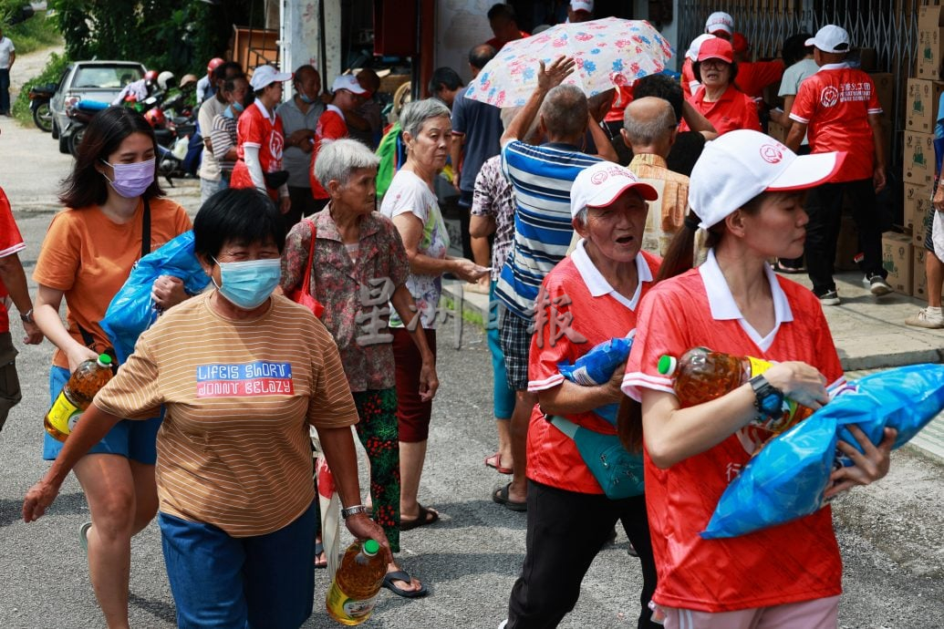 供星洲网：坚持十年布施，豆腐花阿伯以行动传递温情