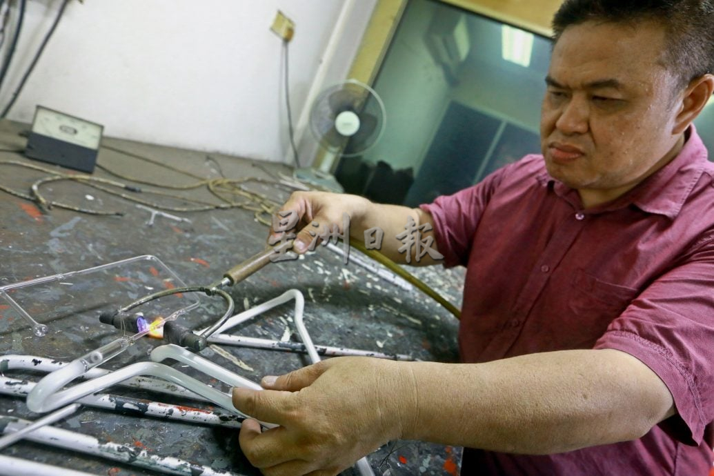 大都会/特职世界:霓虹灯工艺师孔健富