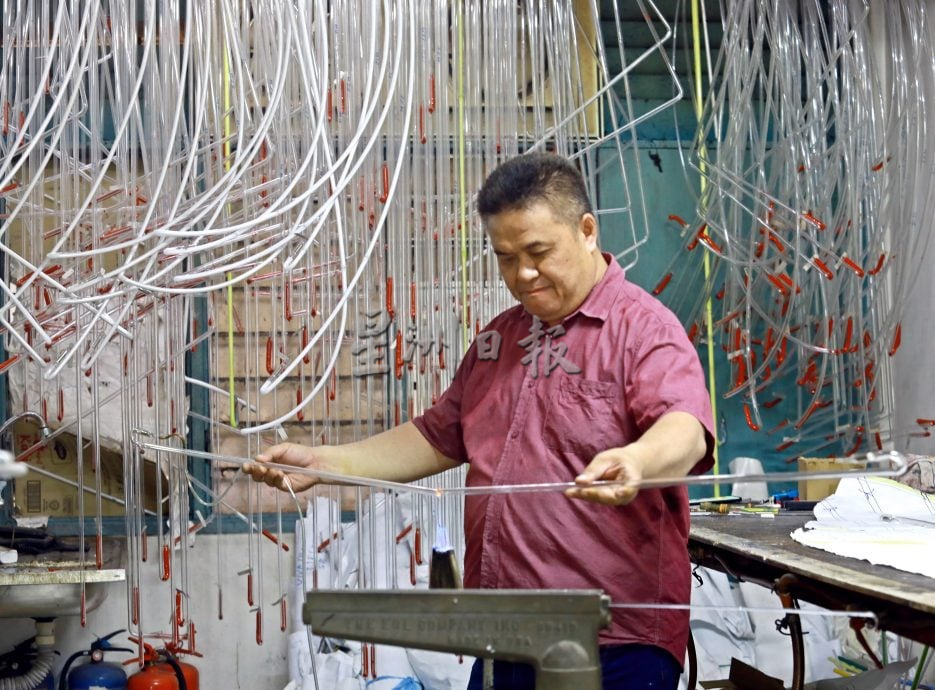 大都会/特职世界:霓虹灯工艺师孔健富