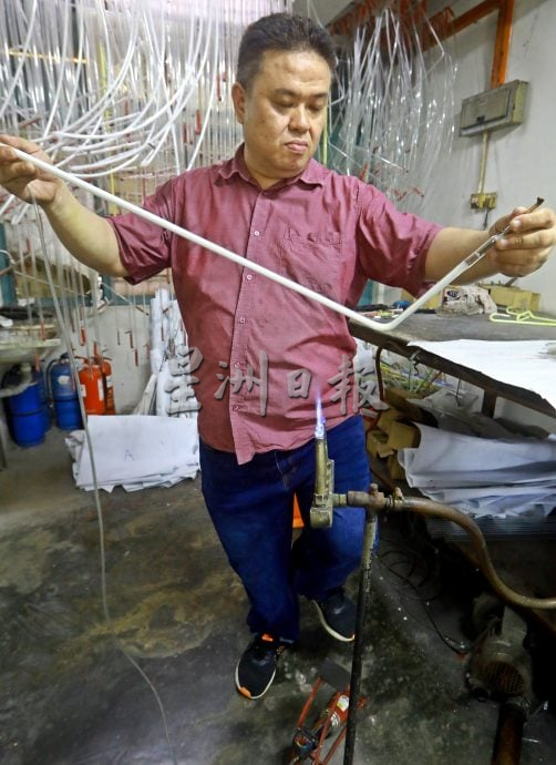 大都会/特职世界:霓虹灯工艺师孔健富