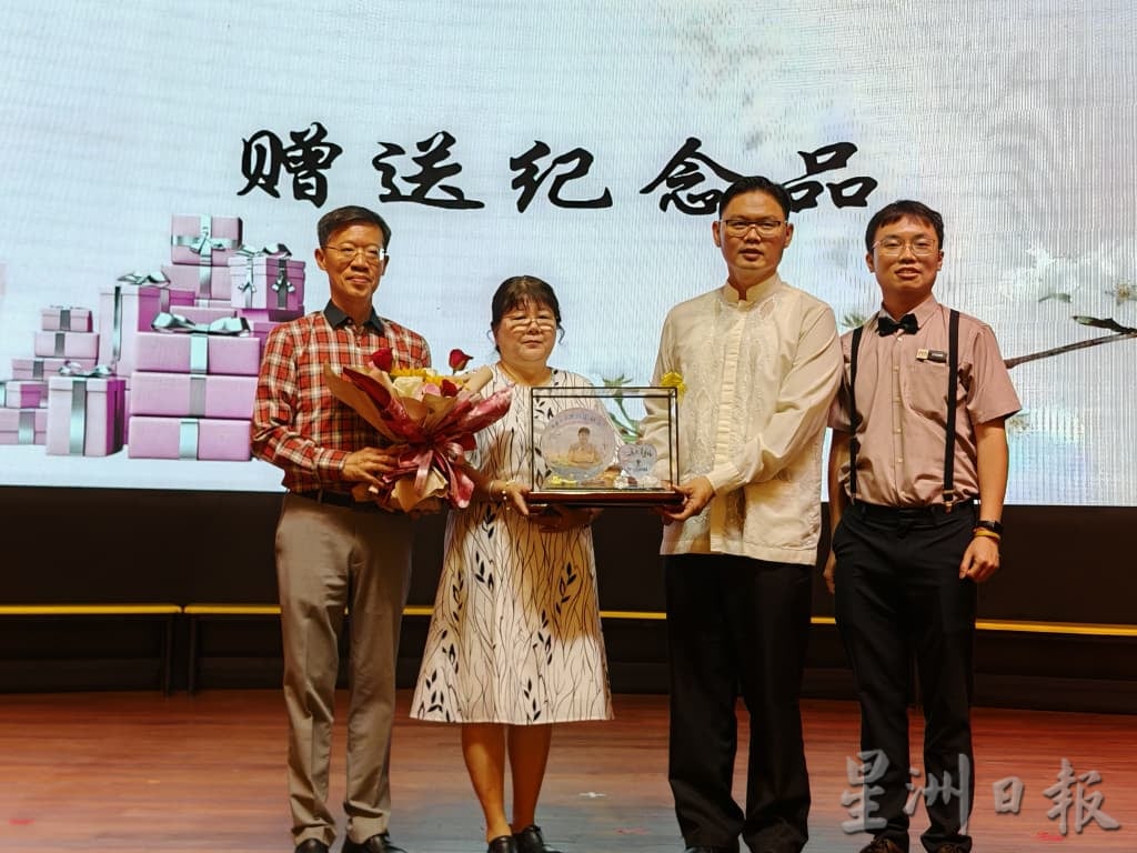（古城版）苏桂圆校长春风化雨35年迎来荣休日