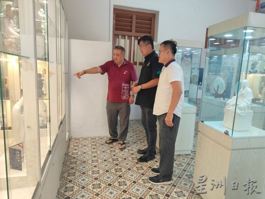 （古城第六版主文）马六甲德化会馆陶瓷展厅开放日吸引海内外人士参观